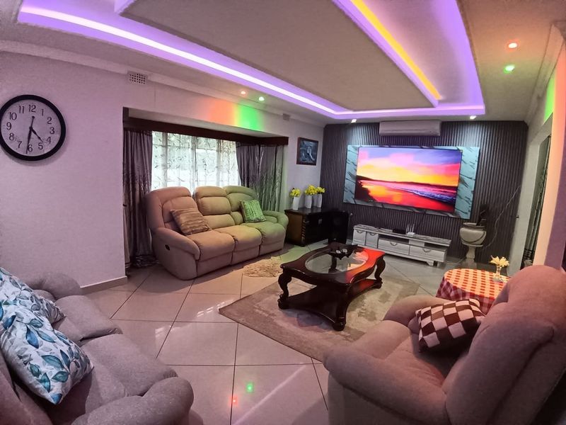 Beautiful 4-Bedroom House For Sale in Grantham Park, Empangeni, KwaZulu Natal - Photo 6