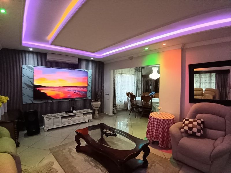 Beautiful 4-Bedroom House For Sale in Grantham Park, Empangeni, KwaZulu Natal - Photo 7
