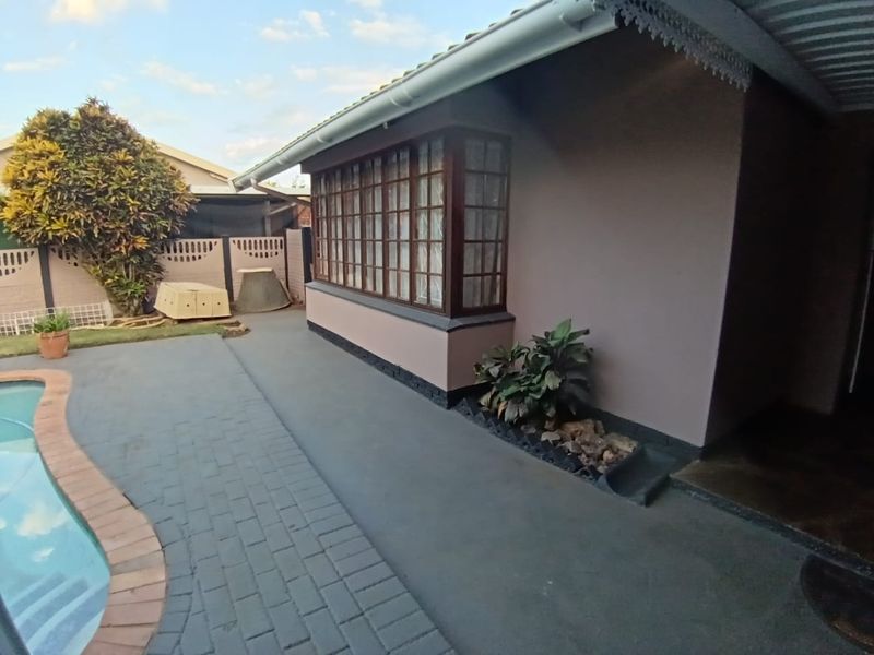 Beautiful 4-Bedroom House For Sale in Grantham Park, Empangeni, KwaZulu Natal - Photo 4