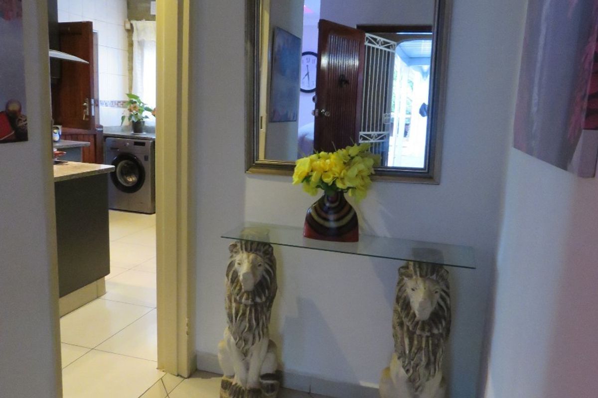Beautiful 4-Bedroom House For Sale in Grantham Park, Empangeni, KwaZulu Natal - Photo 5