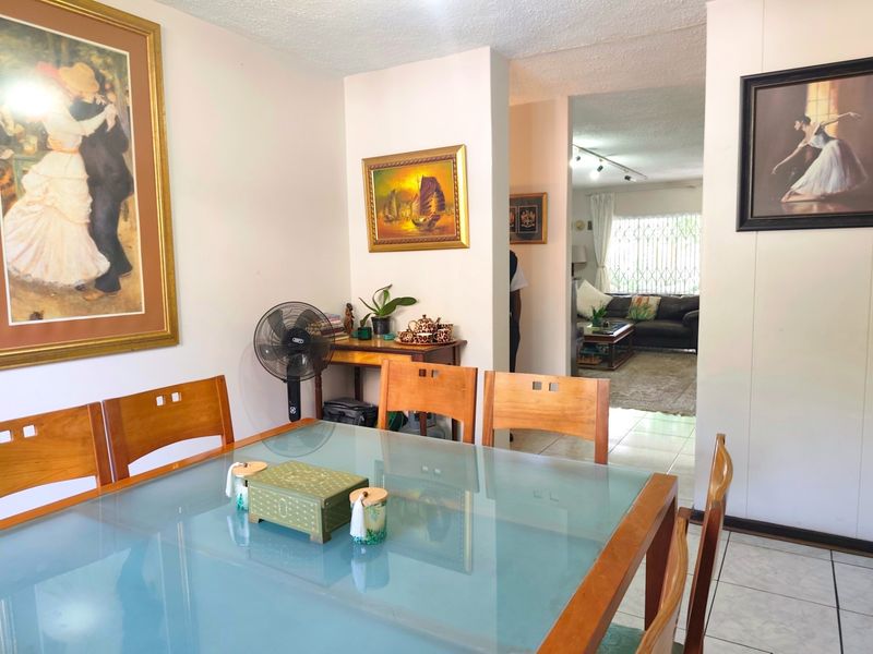 Apartment For Sale in Sandton Central, Sandton - Photo 3