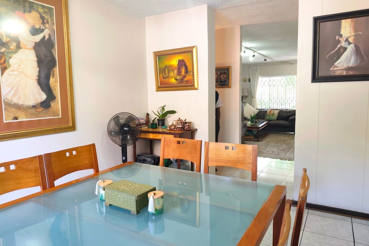 Apartment For Sale in Sandton Central, Sandton - Photo 3