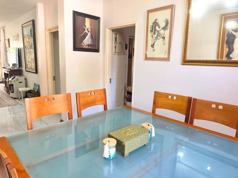 Apartment For Sale in Sandton Central, Sandton - Photo 2