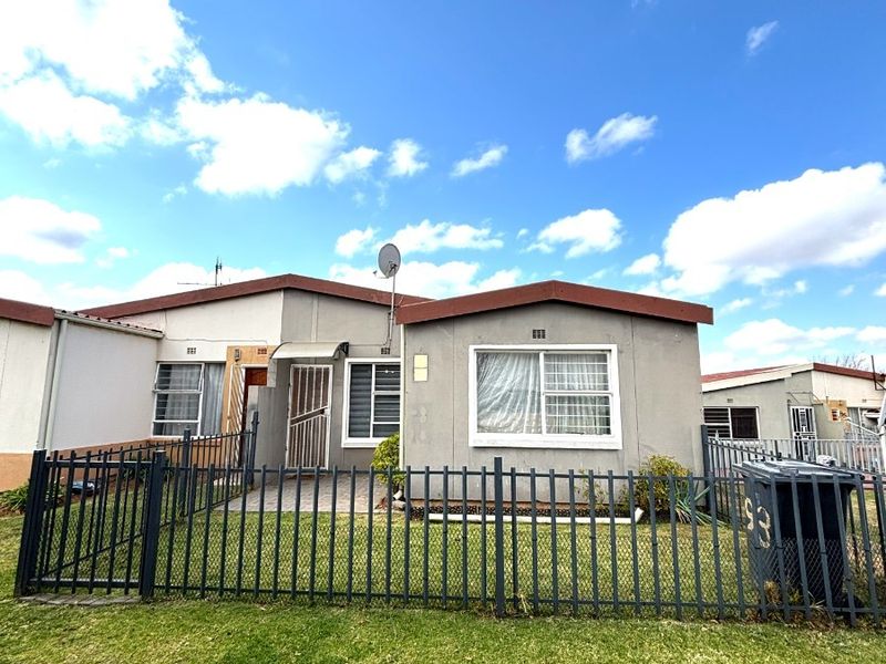 House For Sale in Ridgeway B, Johannesburg - Photo 1