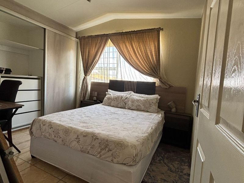 House For Sale in Ridgeway B, Johannesburg - Photo 6