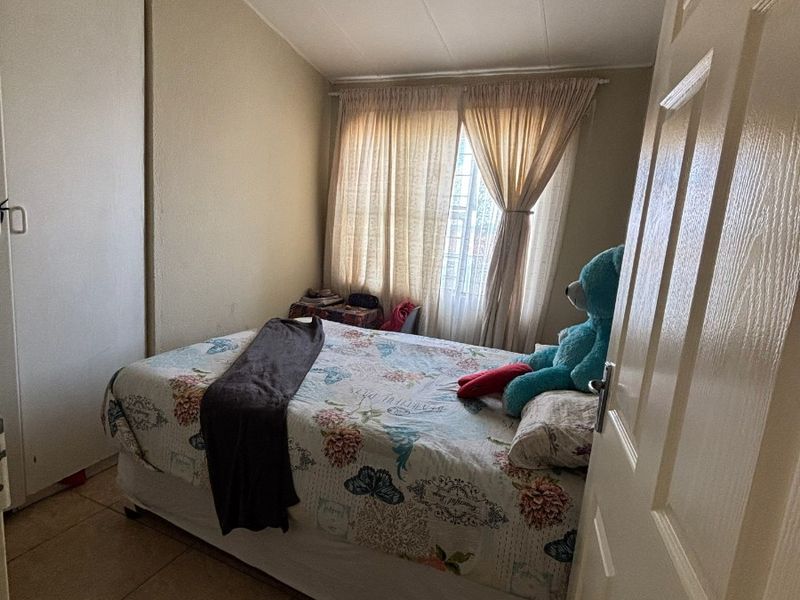 House For Sale in Ridgeway B, Johannesburg - Photo 4