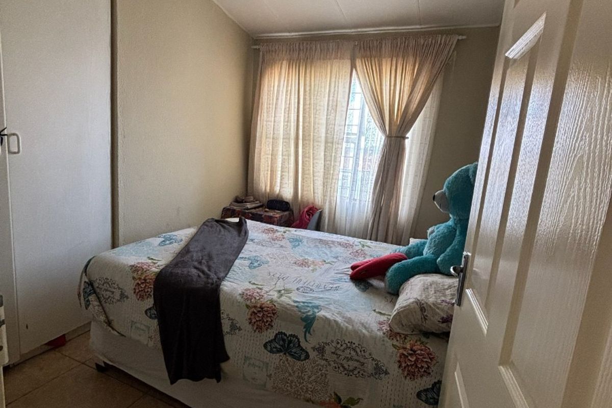 House For Sale in Ridgeway B, Johannesburg - Photo 4