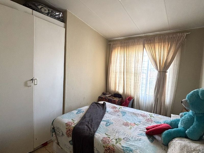 House For Sale in Ridgeway B, Johannesburg - Photo 5