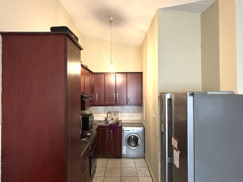 House For Sale in Ridgeway B, Johannesburg - Photo 3