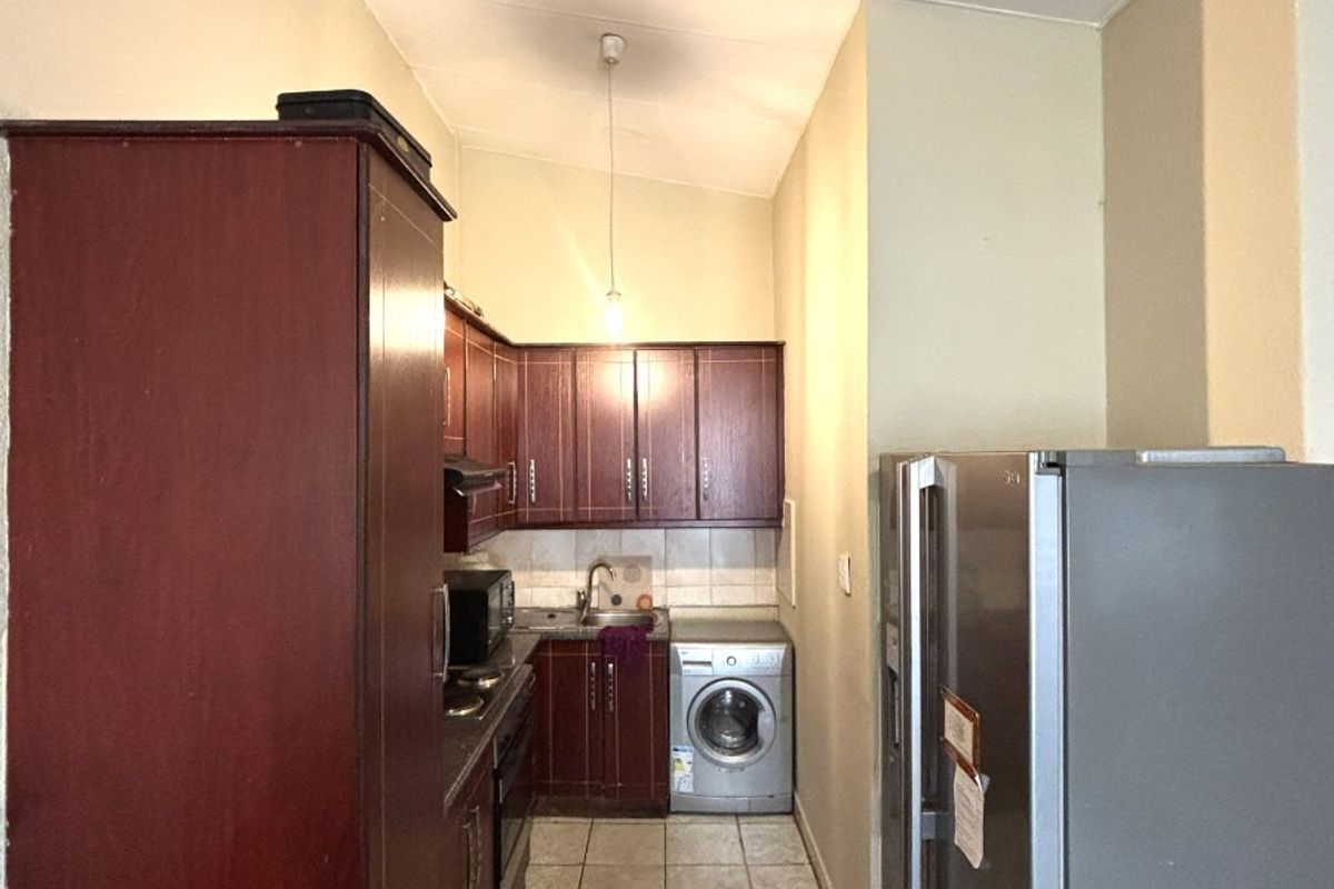 House For Sale in Ridgeway B, Johannesburg - Photo 3