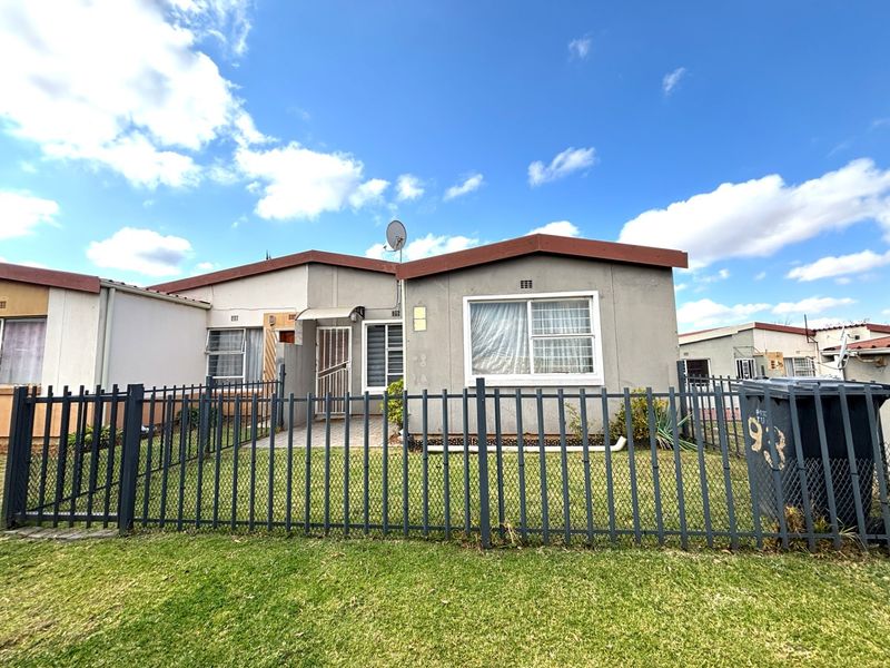 House For Sale in Ridgeway B, Johannesburg - Photo 2