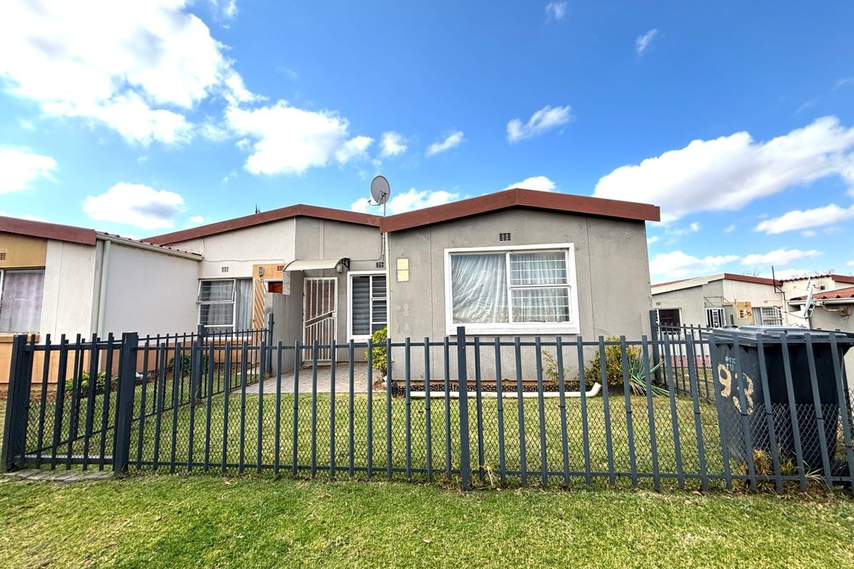 House For Sale in Ridgeway B, Johannesburg - Photo 2