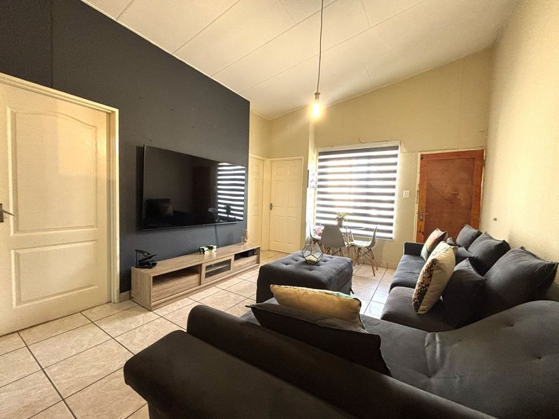 House For Sale in Ridgeway B, Johannesburg - Photo 7