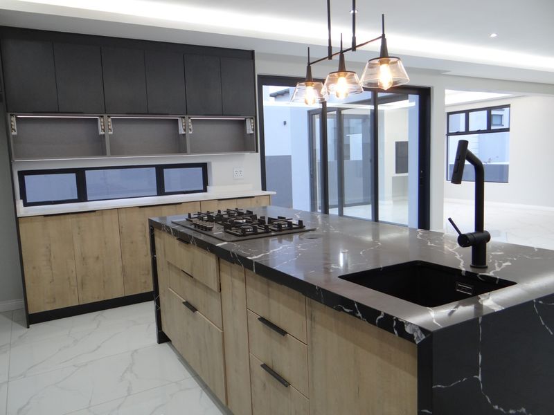 4 bedroom House For Sale in Fountainbrook Estate, Midstream Estate, Centurion - Photo 4