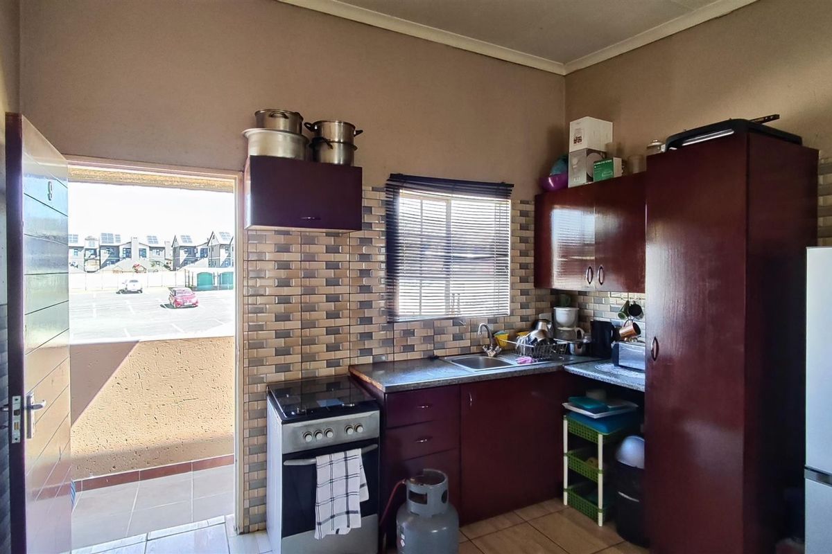Modern 2-Bedroom Apartment in Norton Home Estate - Photo 2