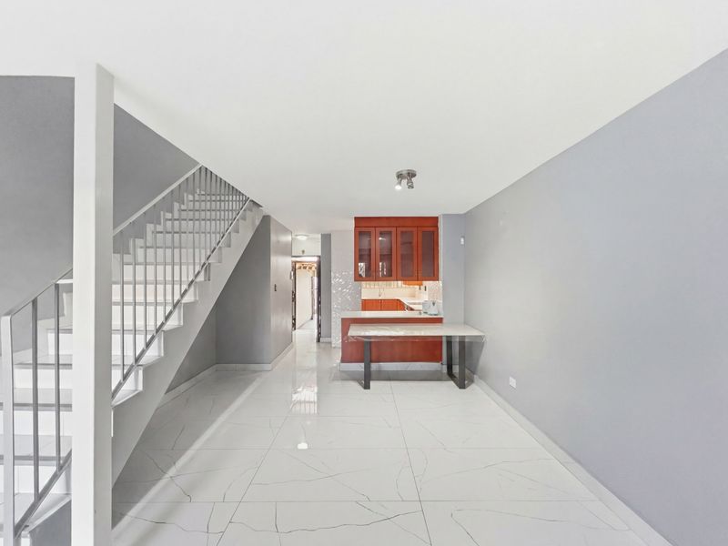 3 Bedroom Townhouse For Sale in Bluff, Durban, KwaZulu-Natal - Photo 1