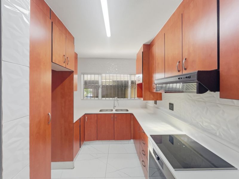 3 Bedroom Townhouse For Sale in Bluff, Durban, KwaZulu-Natal - Photo 6