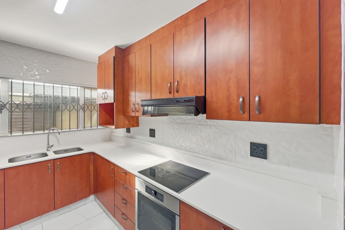 3 Bedroom Townhouse For Sale in Bluff, Durban, KwaZulu-Natal - Photo 5