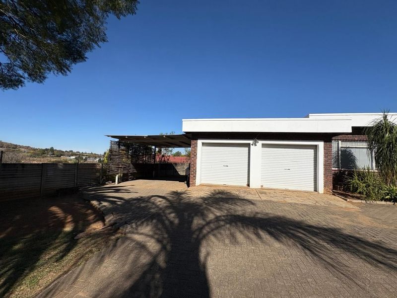 House For Sale in Schuinshoogte, Newcastle, KwaZulu Natal - Photo 2
