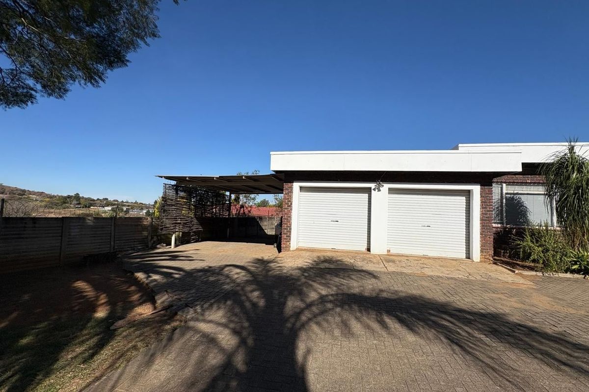 House For Sale in Schuinshoogte, Newcastle, KwaZulu Natal - Photo 2