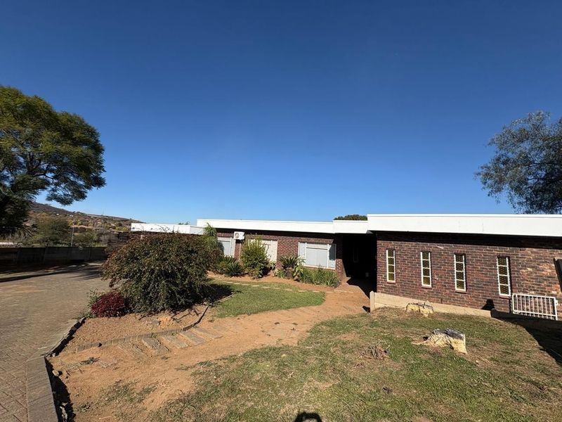 House For Sale in Schuinshoogte, Newcastle, KwaZulu Natal - Photo 4