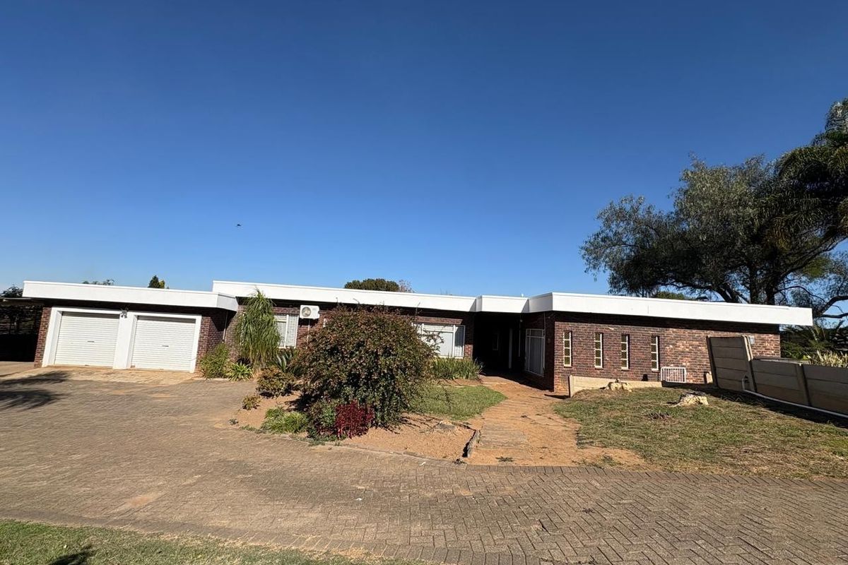 House For Sale in Schuinshoogte, Newcastle, KwaZulu Natal - Photo 3