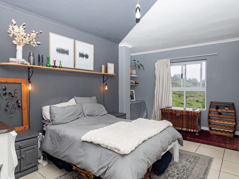 The Ultimate Waterfront Lifestyle: 2-Bed Modern Gem with 2 Parking Bays! - Photo 10