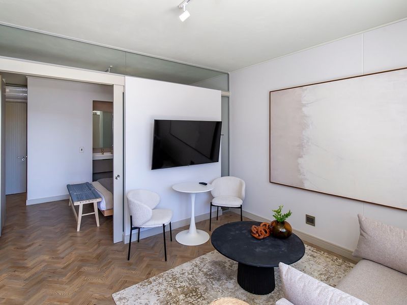 Experience luxury urban living in this beautifully appointed Ground floor fully furnished 1-bedroom - Photo 5
