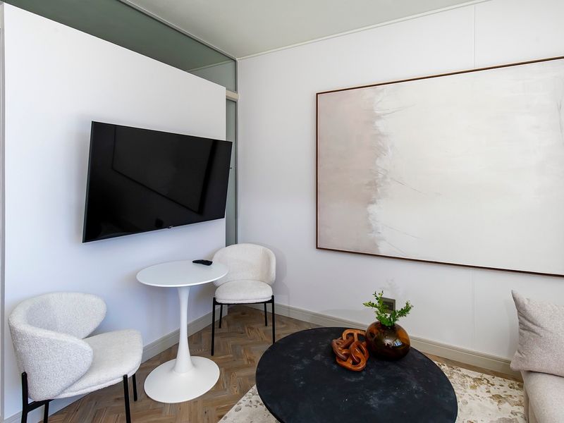 Experience luxury urban living in this beautifully appointed Ground floor fully furnished 1-bedroom - Photo 6