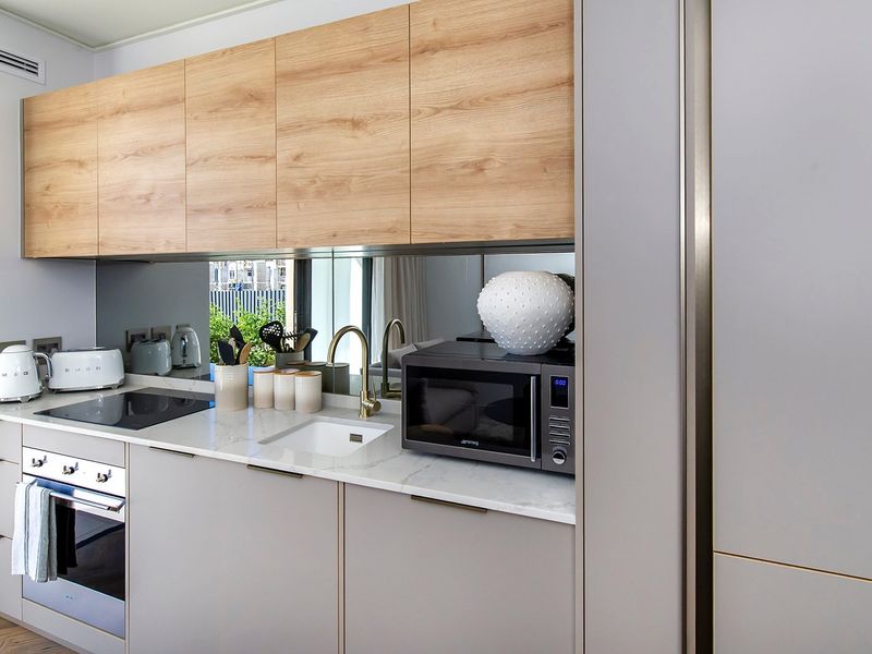 Experience luxury urban living in this beautifully appointed Ground floor fully furnished 1-bedroom - Photo 2
