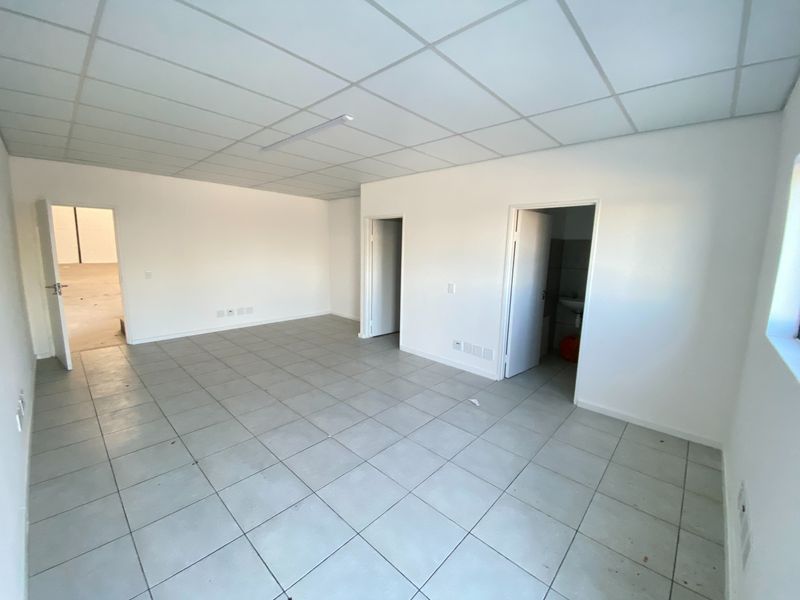 Neat and Secure 420m2 Warehouse To Let in Rivergate Industrial, Cape Town - Photo 5
