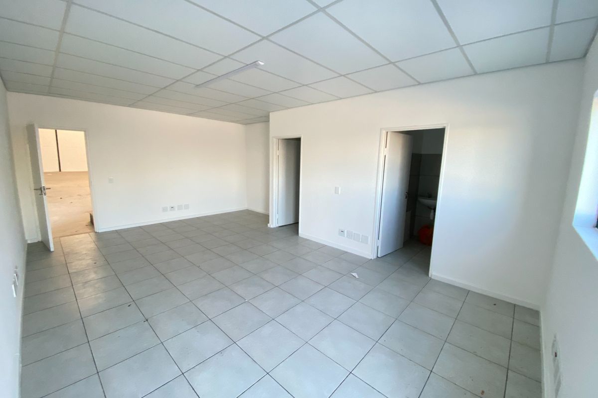 Neat and Secure 420m2 Warehouse To Let in Rivergate Industrial, Cape Town - Photo 5
