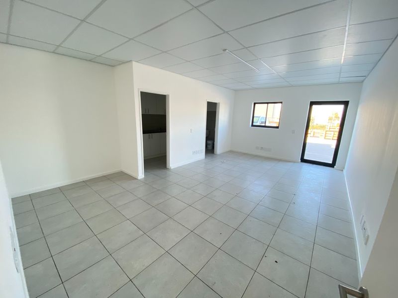 Neat and Secure 420m2 Warehouse To Let in Rivergate Industrial, Cape Town - Photo 4