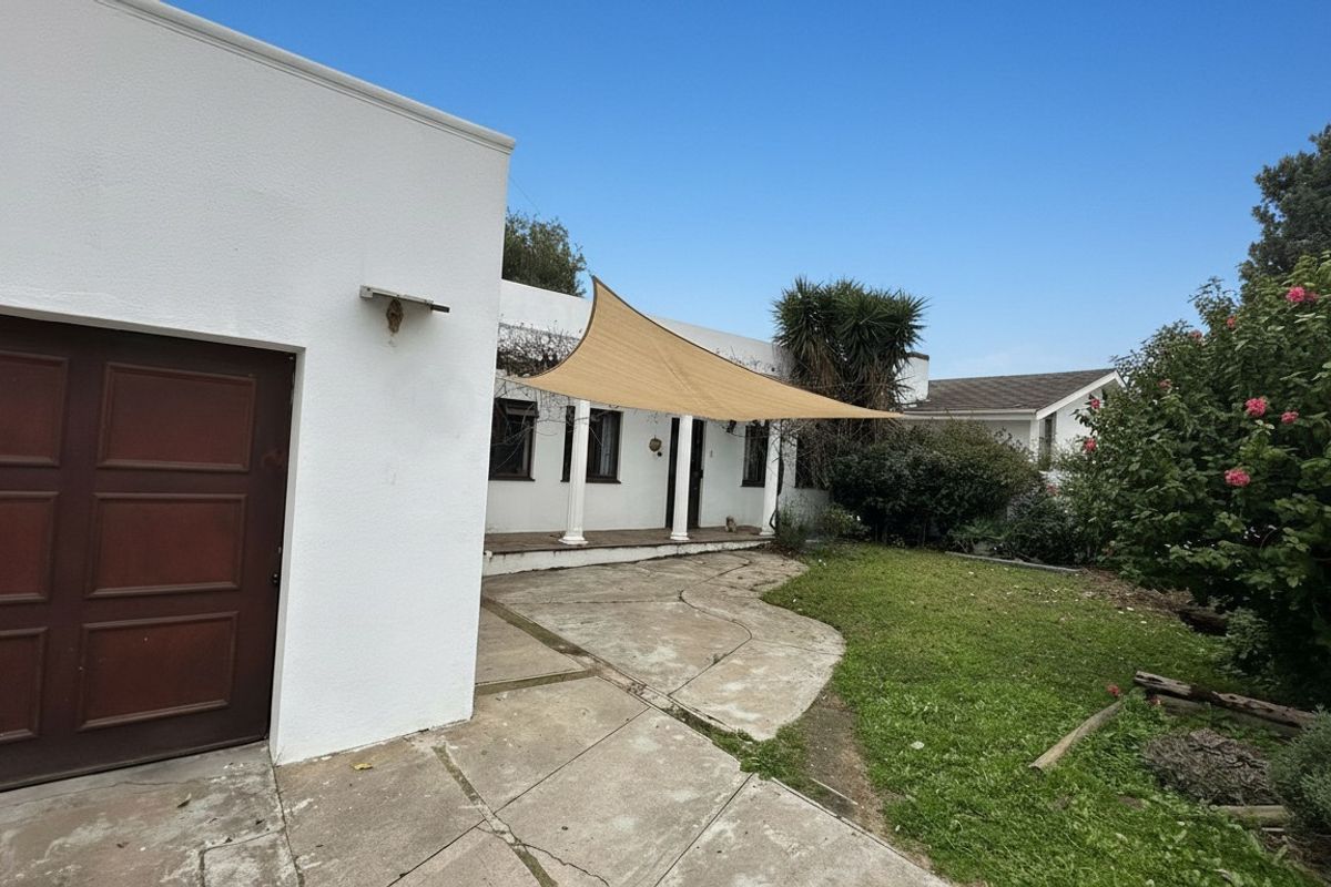 House For Sale in Denneburg, Paarl - Photo 2