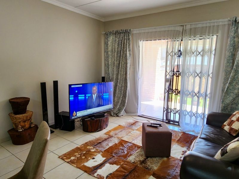 Spacious 3 Bedroom Ground Floor Apartment To Rent in Franklin on 8th, Noordwyk, Midrand - Photo 9