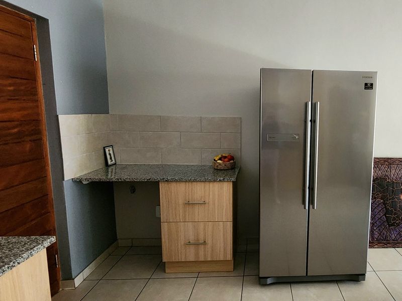 Spacious 3 Bedroom Ground Floor Apartment To Rent in Franklin on 8th, Noordwyk, Midrand - Photo 6