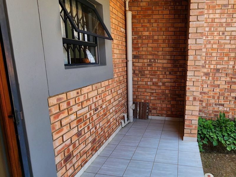 Spacious 3 Bedroom Ground Floor Apartment To Rent in Franklin on 8th, Noordwyk, Midrand - Photo 3
