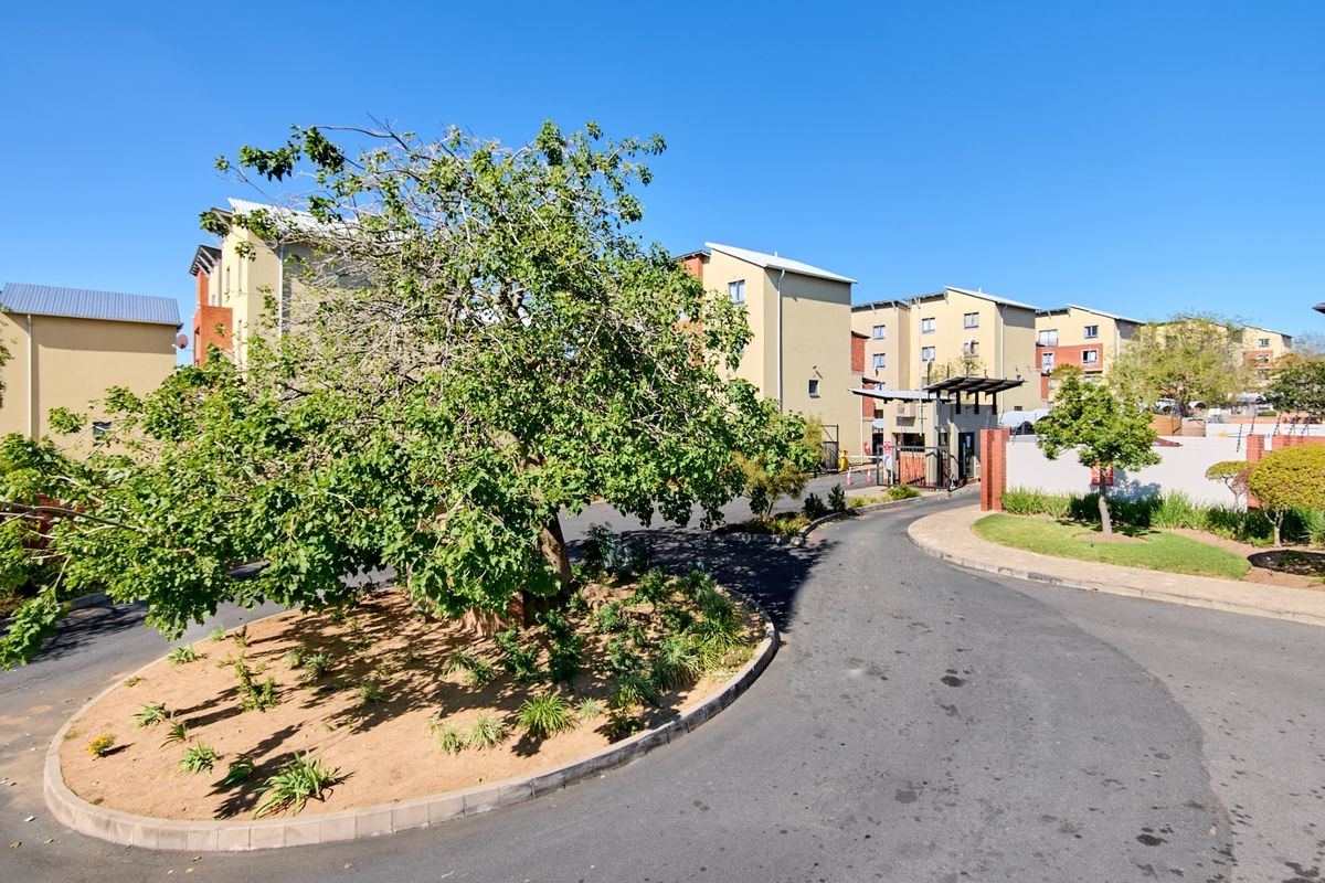 Two (2)-Bedroom Apartment for Sale - Ninth on Lever, Noordwyk, Midrand - Photo 2