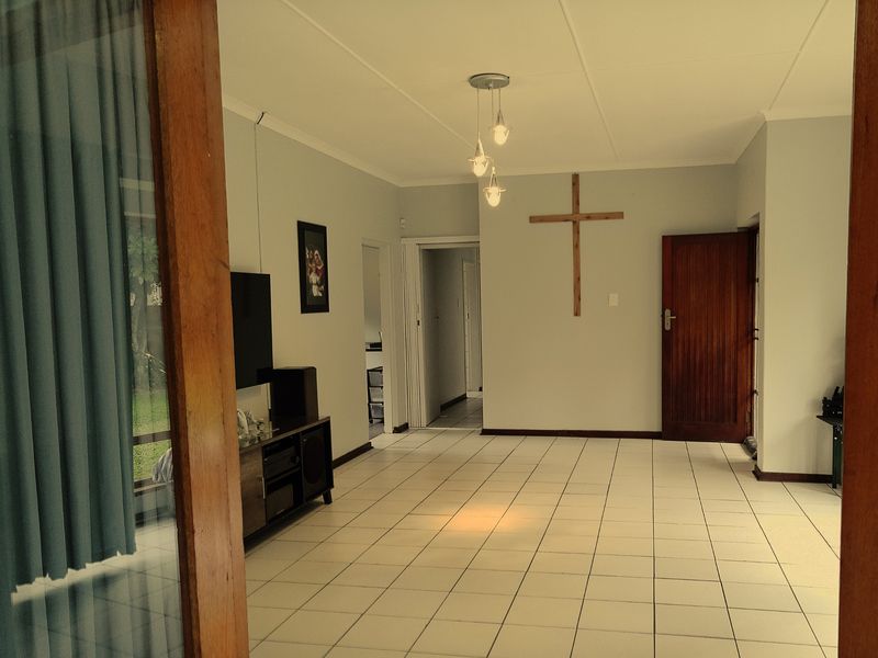 Move in ready 4 Bedroom House for Sale in Kwambonambi, KwaZulu Natal - Photo 5
