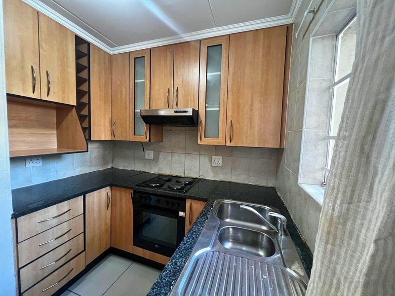 2 Bedroom Ground Floor Apartment Midrand Noordwyk - Photo 9