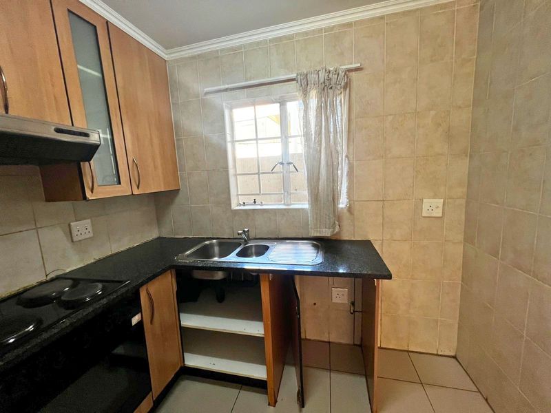 2 Bedroom Ground Floor Apartment Midrand Noordwyk - Photo 7