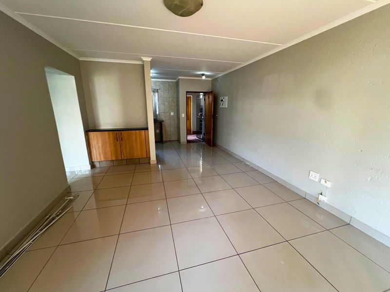 2 Bedroom Ground Floor Apartment Midrand Noordwyk - Photo 8