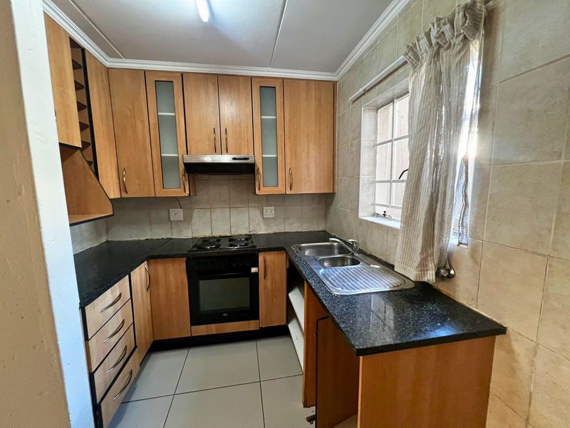 2 Bedroom Ground Floor Apartment Midrand Noordwyk - Photo 6