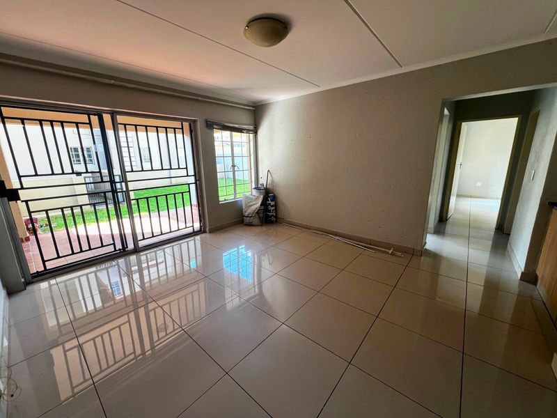 2 Bedroom Ground Floor Apartment Midrand Noordwyk - Photo 10
