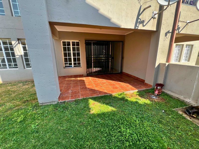 2 Bedroom Ground Floor Apartment Midrand Noordwyk - Photo 4