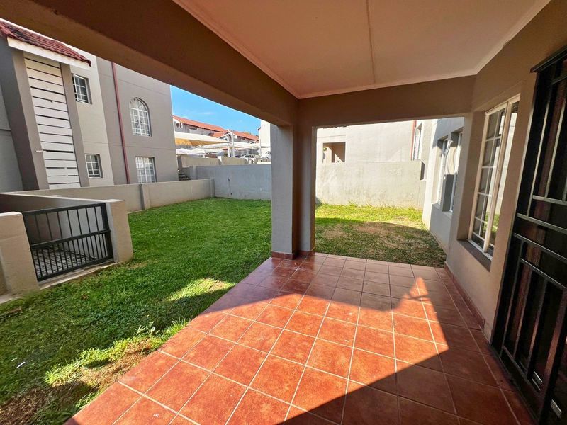 2 Bedroom Ground Floor Apartment Midrand Noordwyk - Photo 3