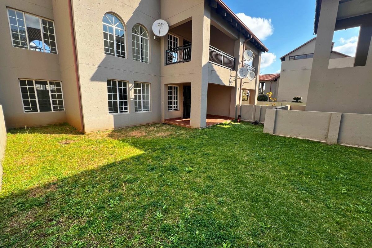 2 Bedroom Ground Floor Apartment Midrand Noordwyk - Photo 2
