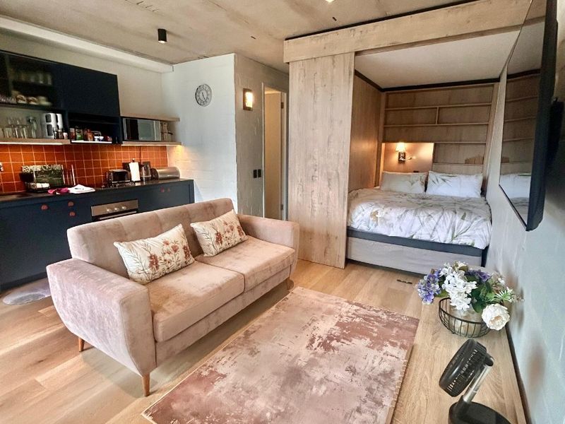 Fully Furnished Airbnb Apartment in Sea Point - Photo 1