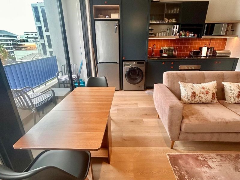 Fully Furnished Airbnb Apartment in Sea Point - Photo 6