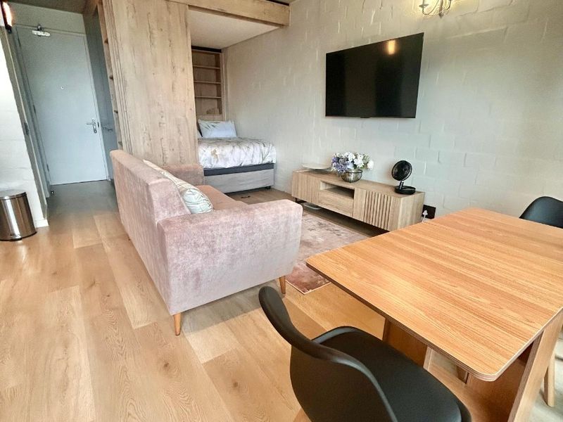 Fully Furnished Airbnb Apartment in Sea Point - Photo 5